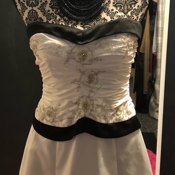 Formal gown - Picture 2 of 3